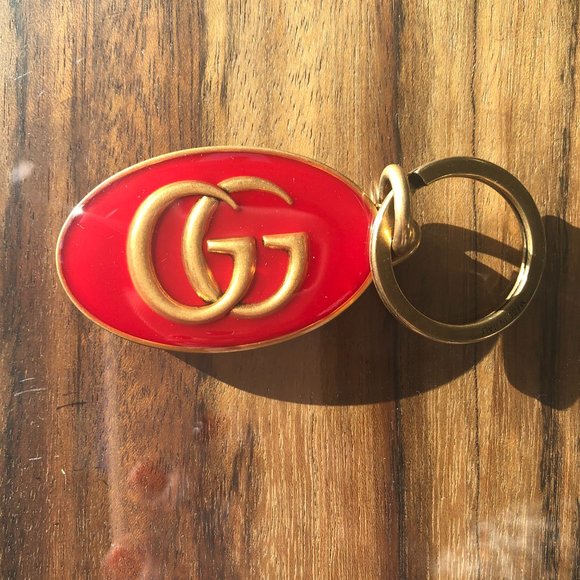 Authentic and new - Gucci GG Red Enamel Oval Keychain - Picture 1 of 2